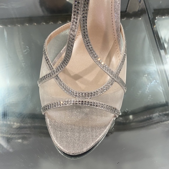 High Heels - Picture 3 of 5